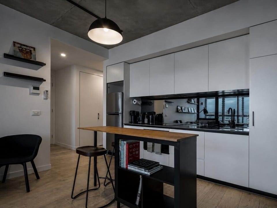 The kitchenette comes with an island bench and nook, and is fully equipped for a convenient stay.
