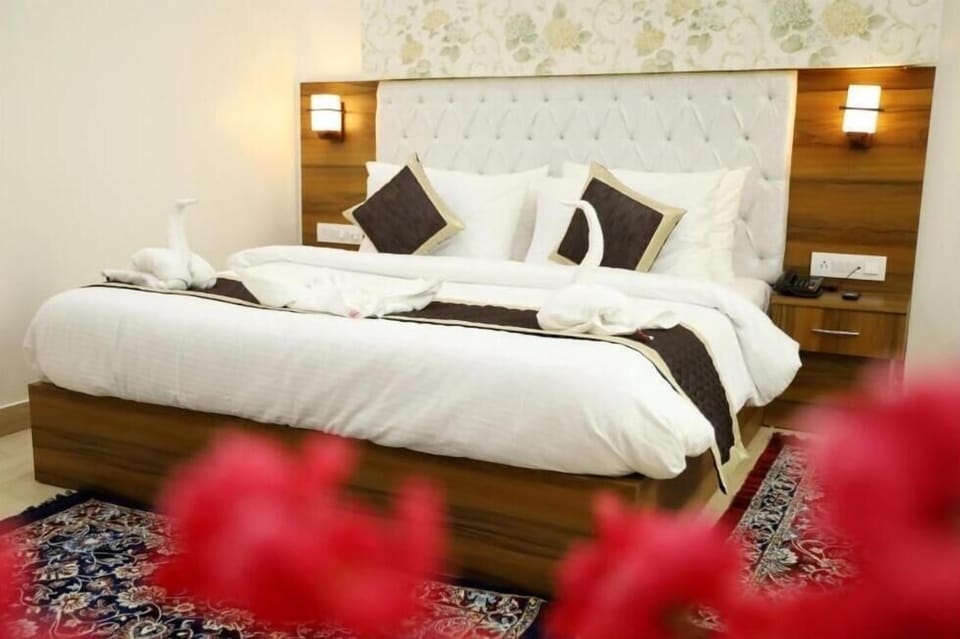 Royal Deluxe | Desk, soundproofing, free WiFi