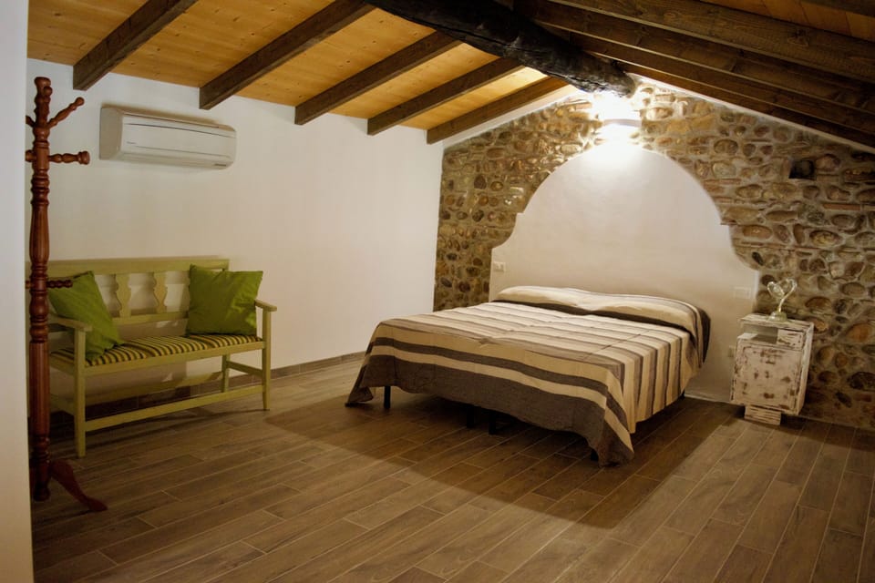 Design Apartment, Patio, Courtyard View | Blackout drapes, iron/ironing board, free WiFi, wheelchair access