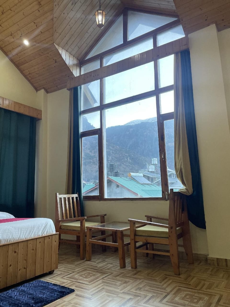 Deluxe Room, City View | Desk, laptop workspace, free WiFi