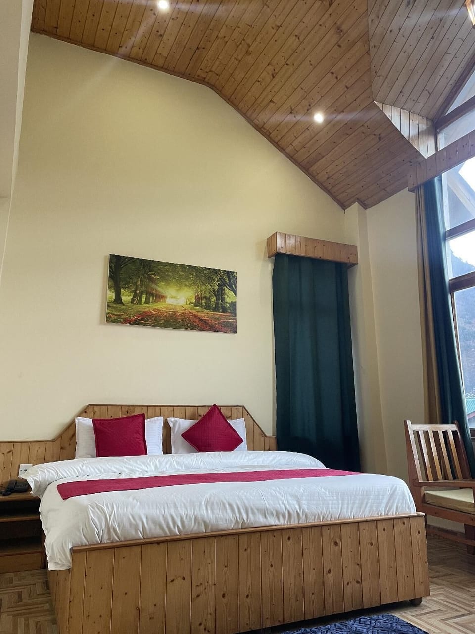 Deluxe Room, City View | Desk, laptop workspace, free WiFi