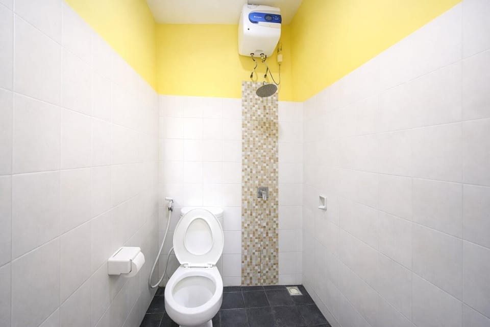 Deluxe Double Room, Balcony, Pool View | Bathroom | Shower, bidet