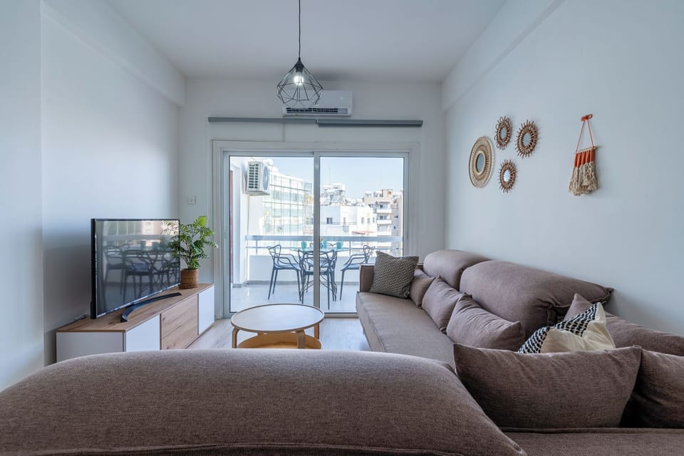Apartment, 3 Bedrooms, Kitchen, City View | Living area | Smart TV, Netflix, streaming services