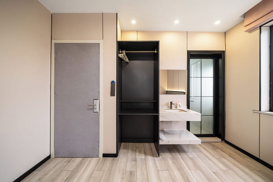 Traditional Double Room | Wardrobe