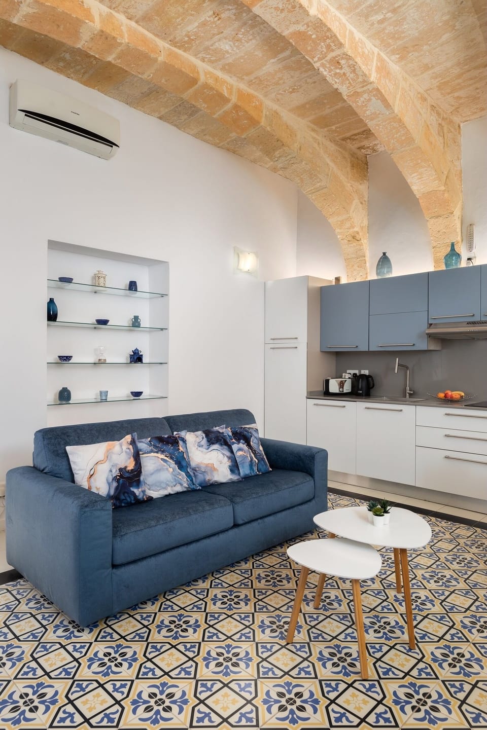 Apartment, City View | Living area