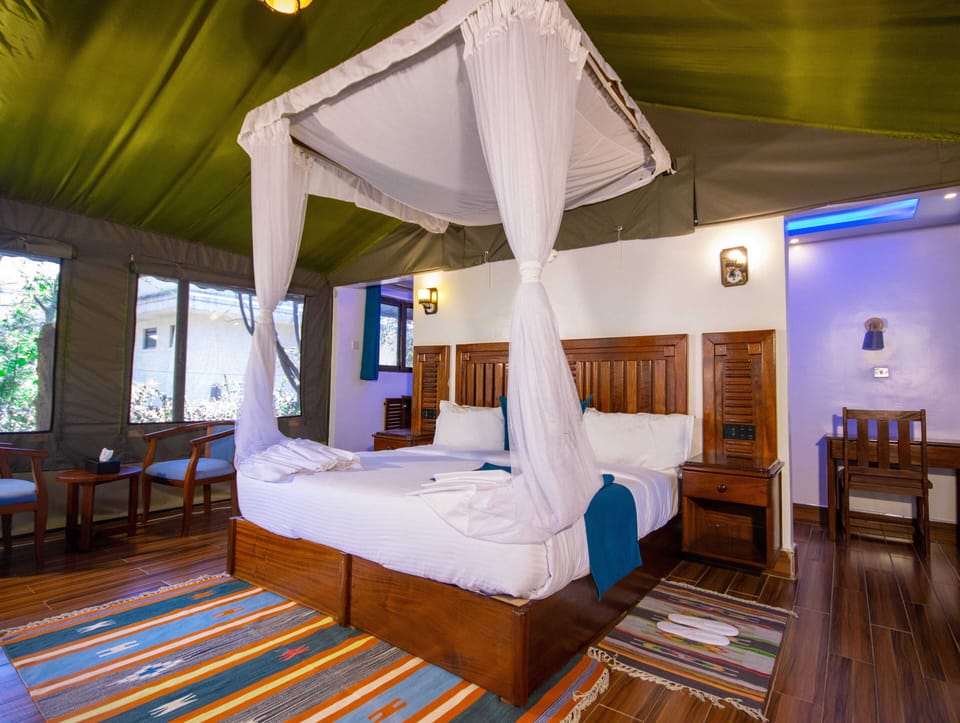 Deluxe Tent | In-room safe, individually furnished, desk, laptop workspace