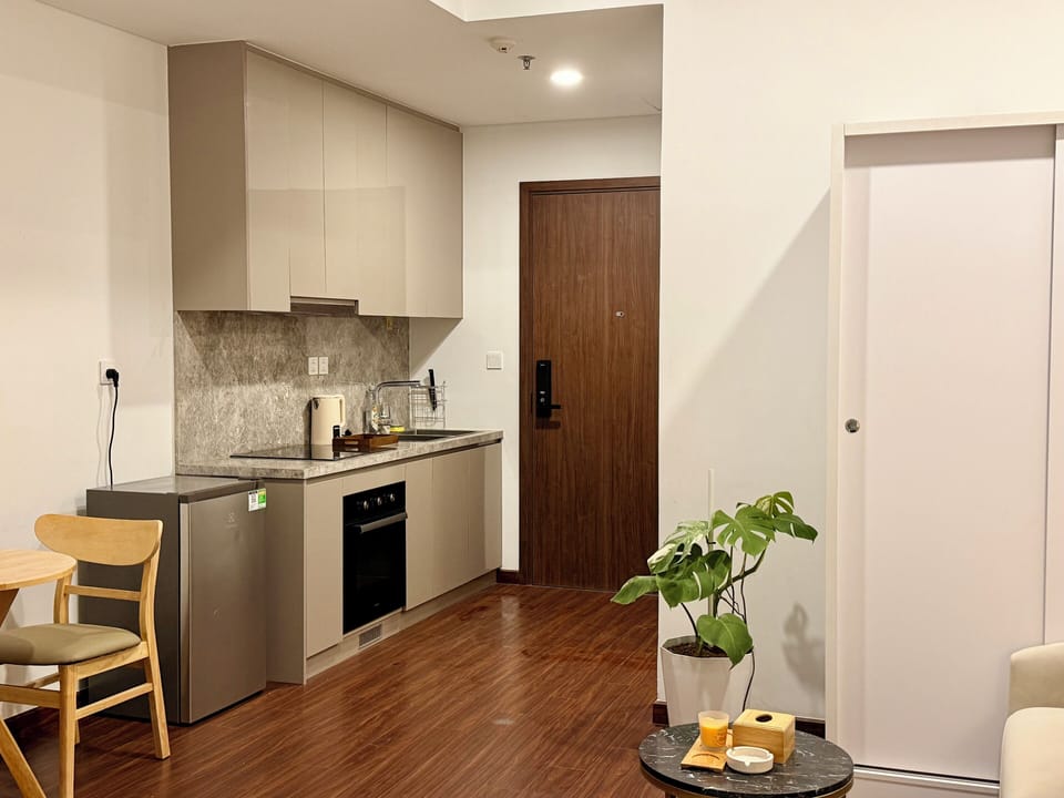 Superior Studio, 1 Bedroom | Private kitchen | Fridge, microwave