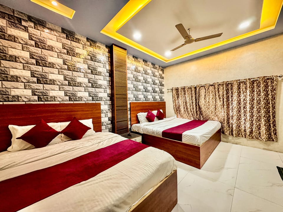 Family Room | Hypo-allergenic bedding, free WiFi, bed sheets