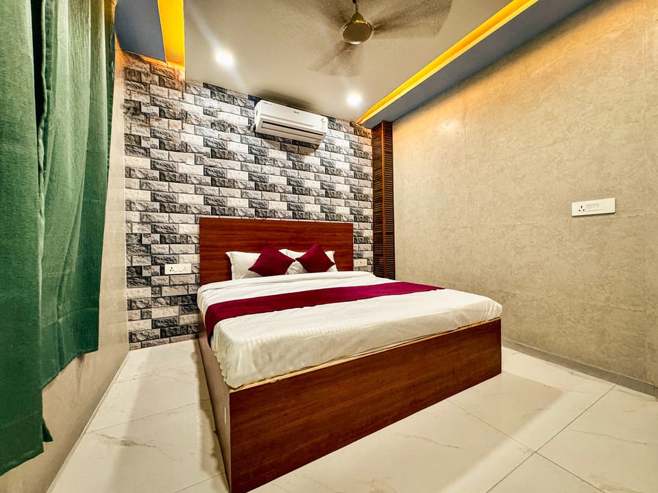 Deluxe Room | Hypo-allergenic bedding, free WiFi, bed sheets