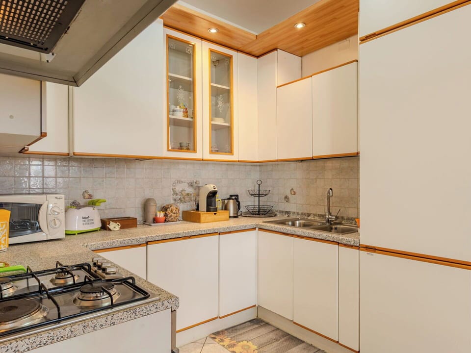 Kitchen, Kitchen Appliance, Countertop, Cabinetry, Major Appliance, Interior Design, Wood, Flooring, Home Appliance, Kitchen Stove