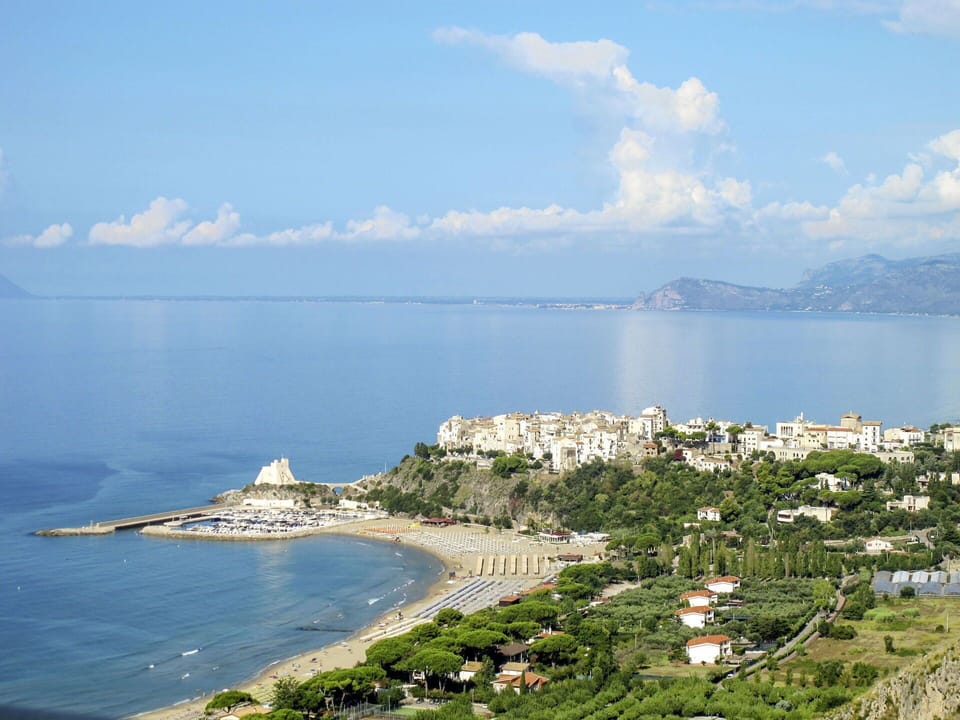 Water, Body Of Water, Coast, Coastal And Oceanic Landforms, Sea, Residential Area, Landscape, Ocean, Headland