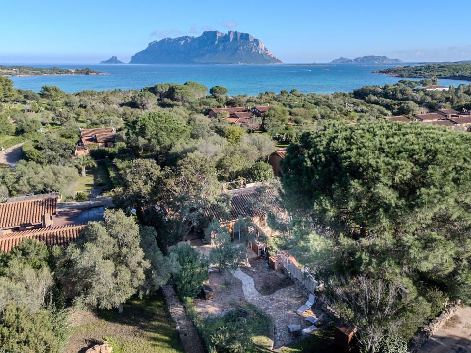 Water, Body Of Water, Coast, Coastal And Oceanic Landforms, Sea, Residential Area, Landscape, Ocean, Headland