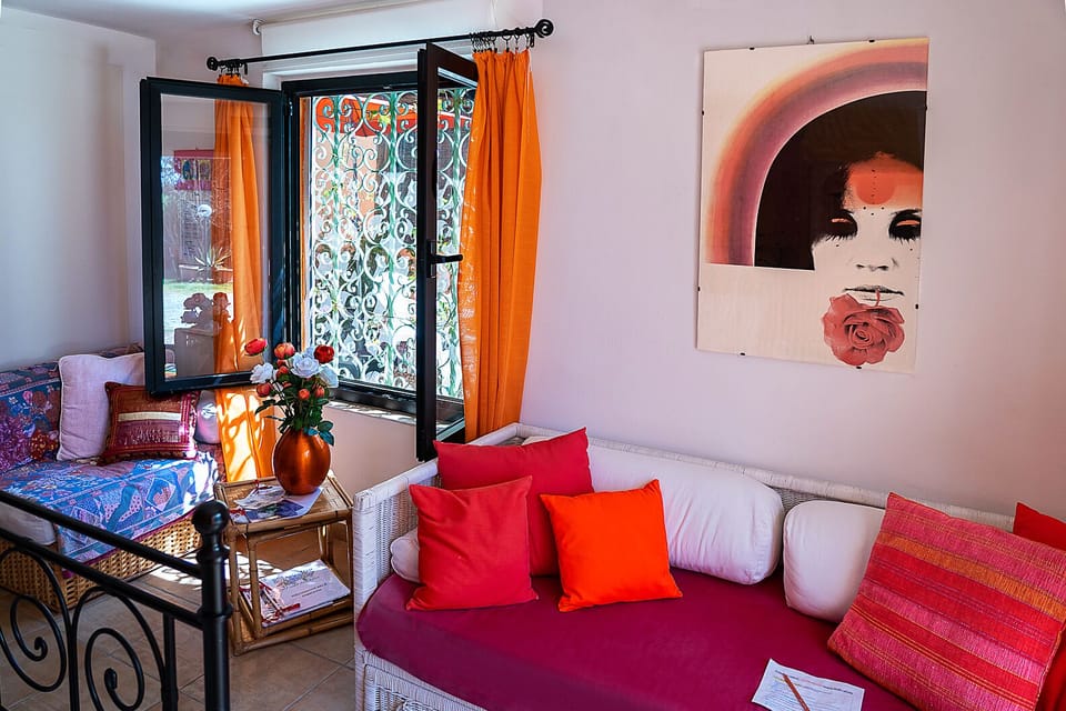 Exclusive Triple Room | Living area