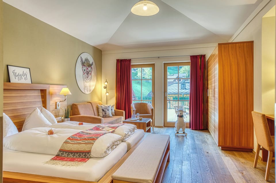 Comfort Double Room | In-room safe, desk, blackout drapes, soundproofing