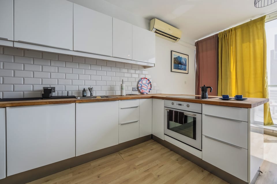 Penthouse, 2 Bedrooms, City View | Private kitchen | Electric kettle, toaster
