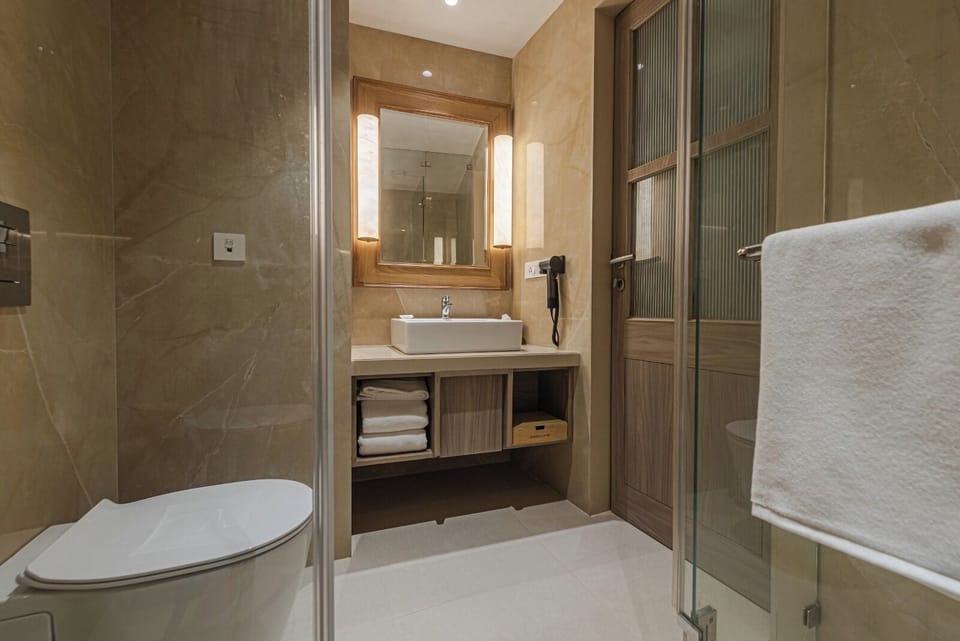 Standard Room | Bathroom | Bathrobes, towels, soap, shampoo