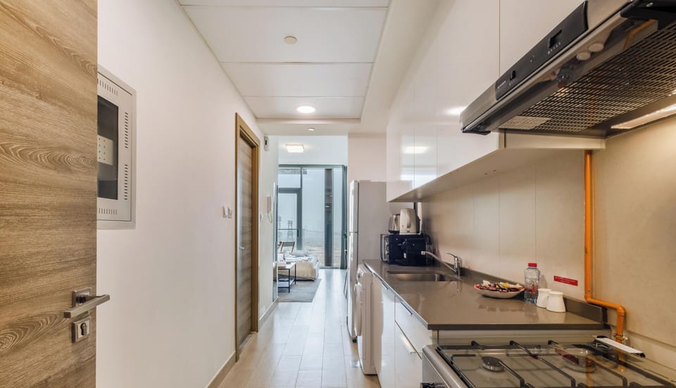 Luxury Studio, City View | Private kitchen | Electric kettle, toaster