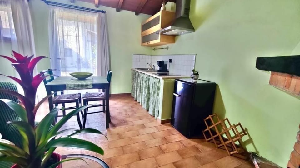 Deluxe Apartment, Garden View | Private kitchen | Espresso maker, electric kettle