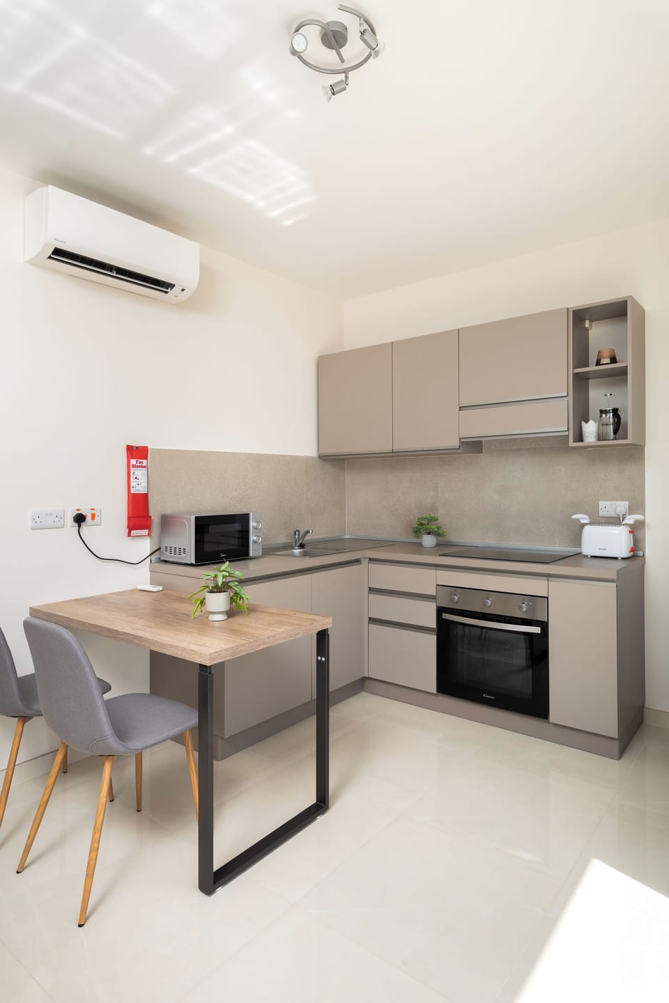 Penthouse, City View | Private kitchen