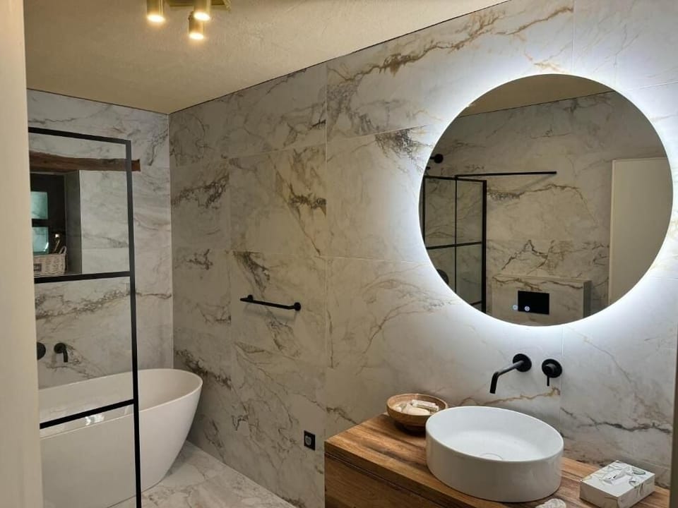 Room, Patio, Courtyard View | Bathroom | Free toiletries, hair dryer, towels, soap