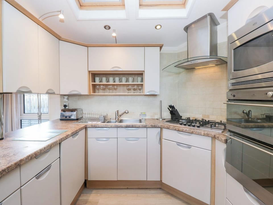 Dishwasher, cookware/dishes/utensils