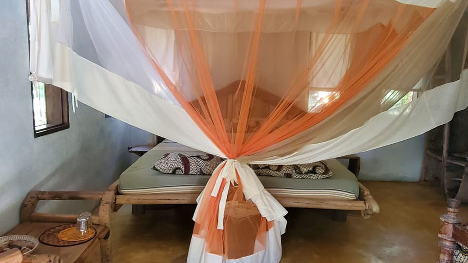 Comfort Double or Twin Room, Lanai, Garden View | Bed sheets