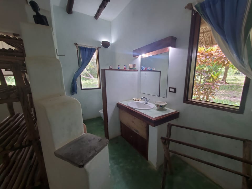 Comfort Double or Twin Room, Lanai, Garden View | Bathroom