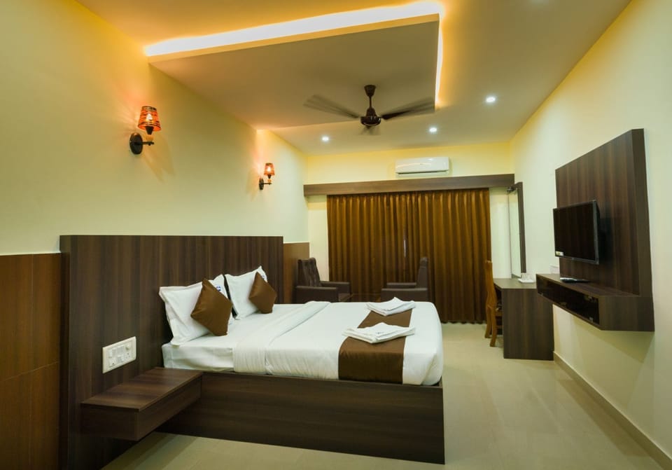 In-room safe, laptop workspace, blackout drapes, WiFi (free)