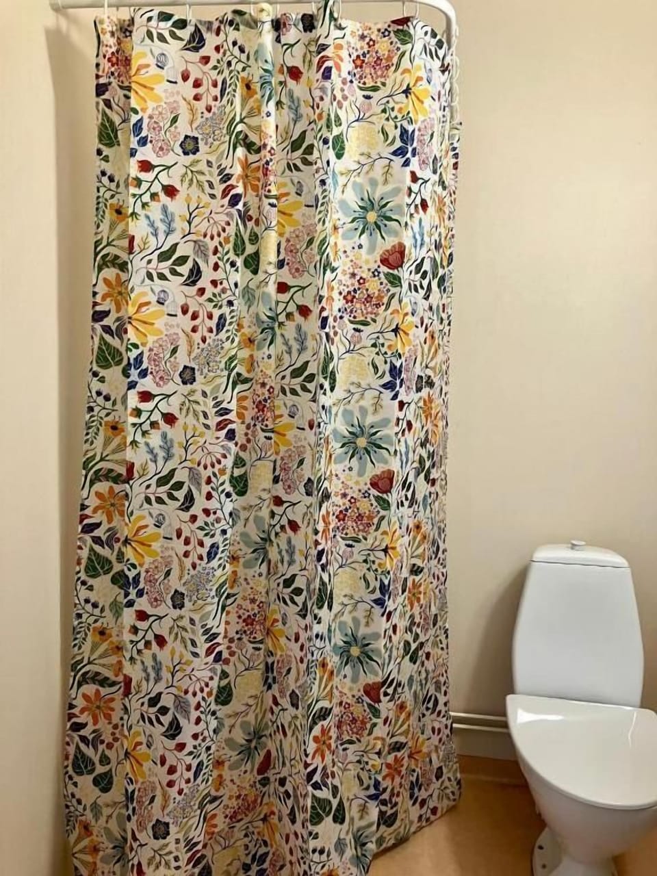 Shower, towels, soap, shampoo
