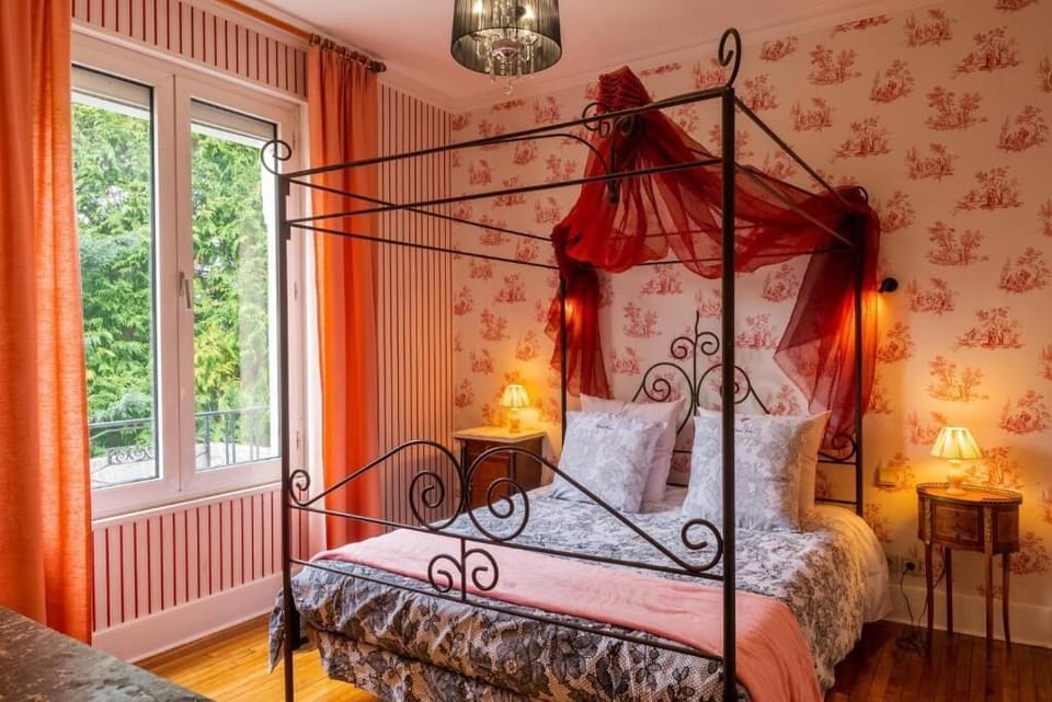 Blackout drapes, iron/ironing board, free WiFi