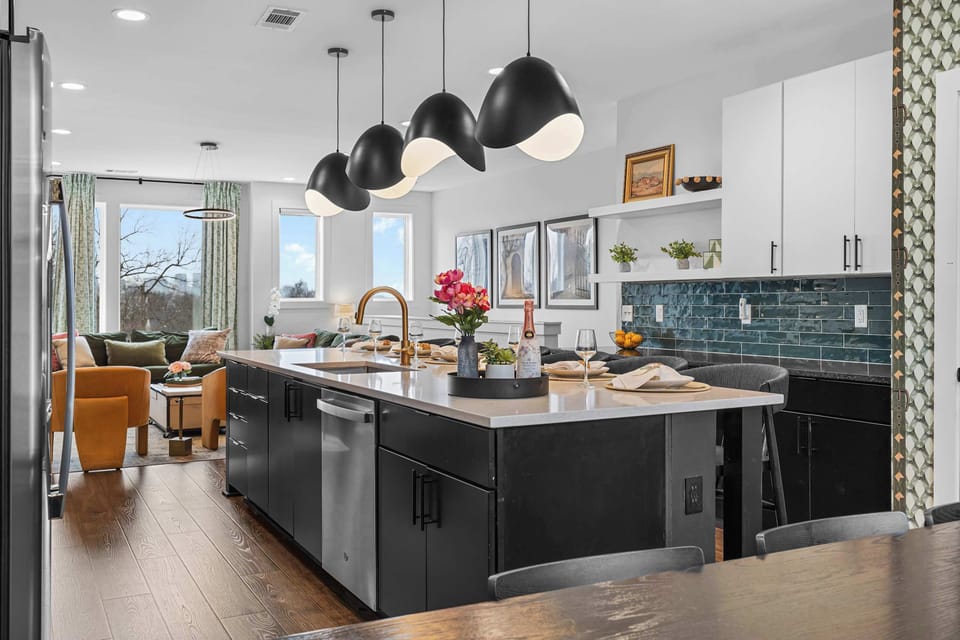 Fully Stocked Gourmet Kitchen