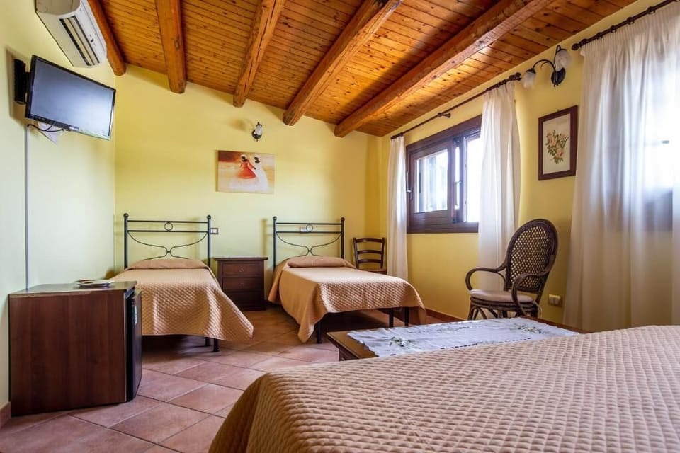 Classic Quadruple Room, Garden View | Free WiFi, bed sheets