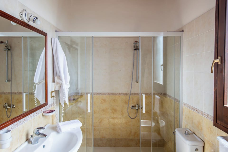 Classic Triple Room, Garden View | Free WiFi, bed sheets