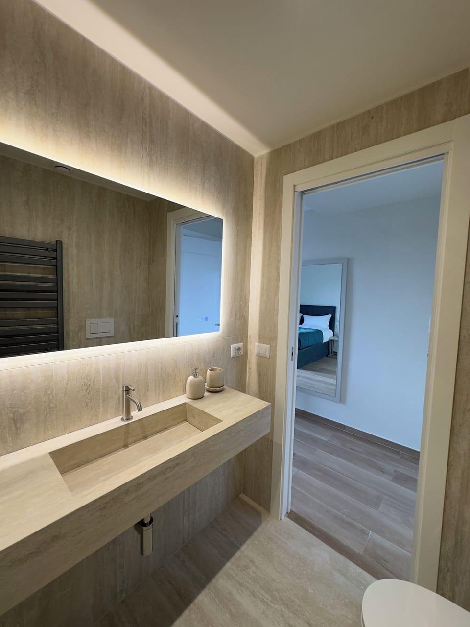 Deluxe Triple Room | Bathroom | Shower, hair dryer, bidet, towels