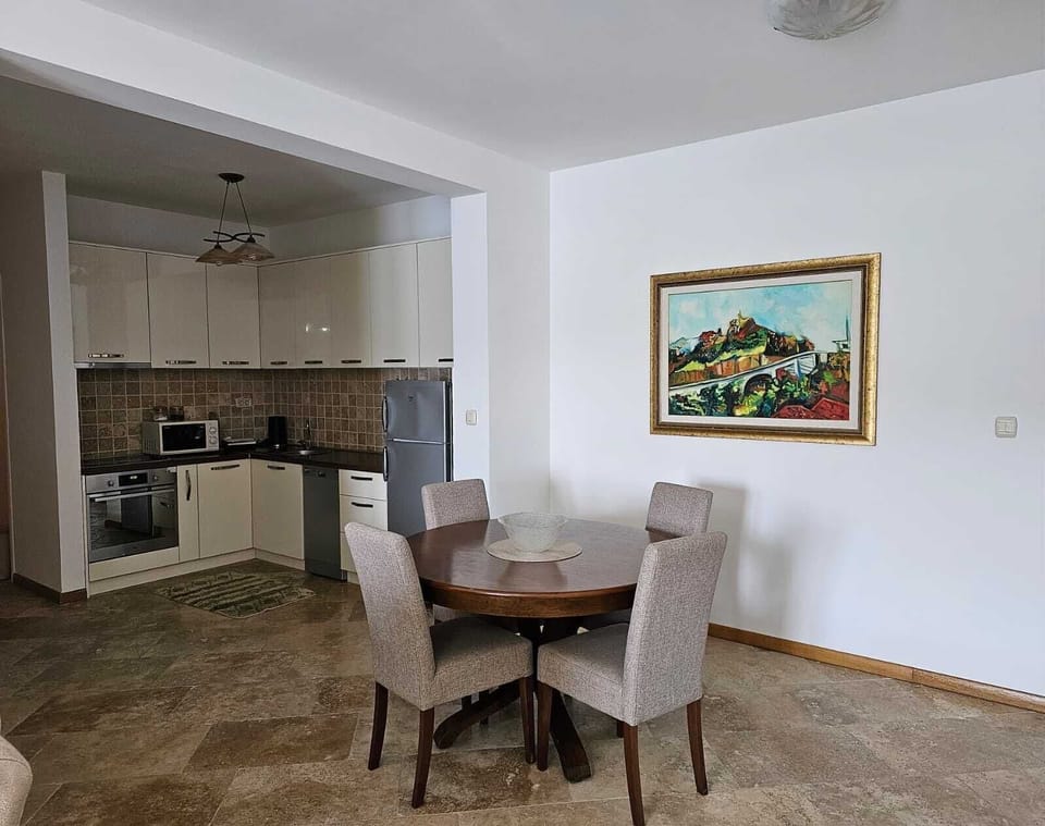 Deluxe Apartment, Balcony, Sea View | Dining