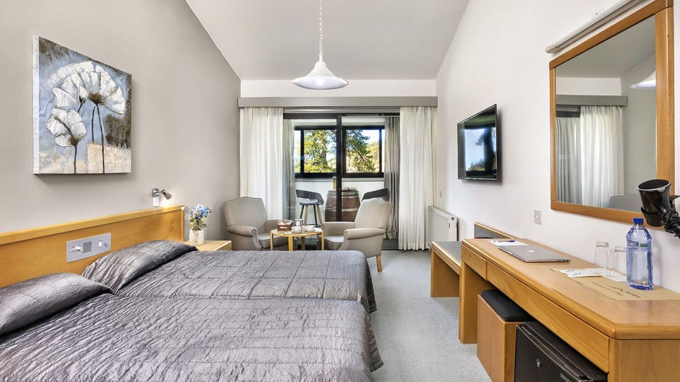 In-room safe, WiFi (free), bed sheets