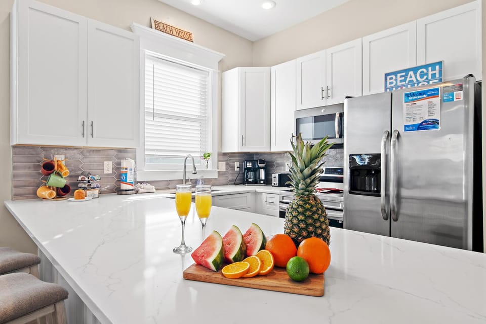 House, Multiple Beds (Miramar Beach Villa 111) | Private kitchen