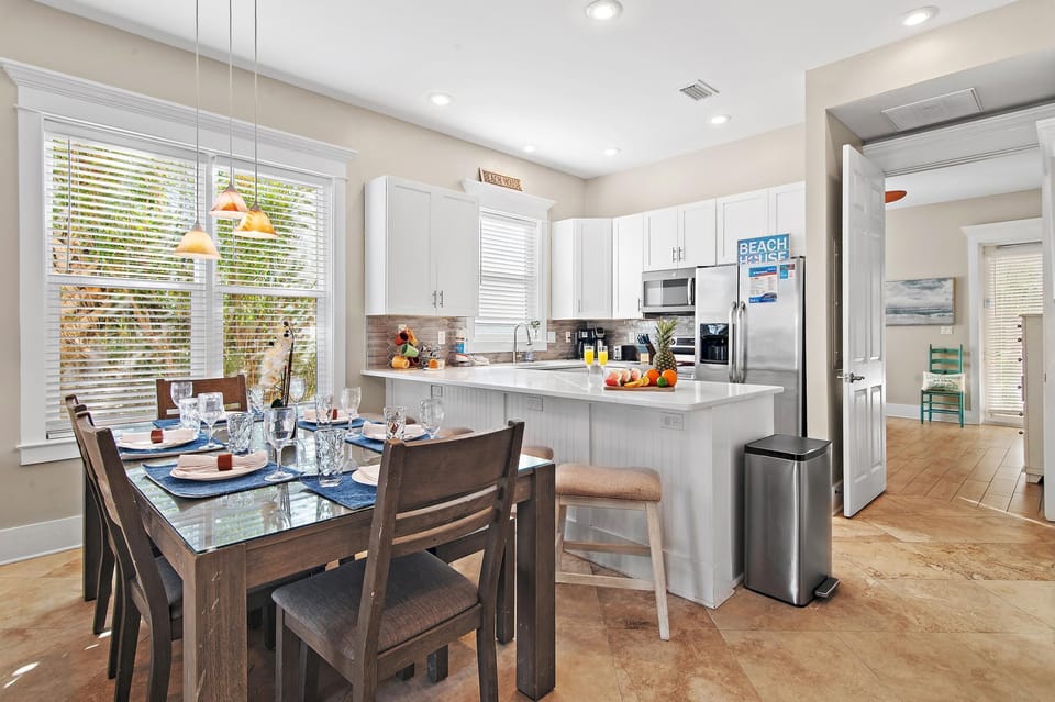 House, Multiple Beds (Miramar Beach Villa 111) | Private kitchen