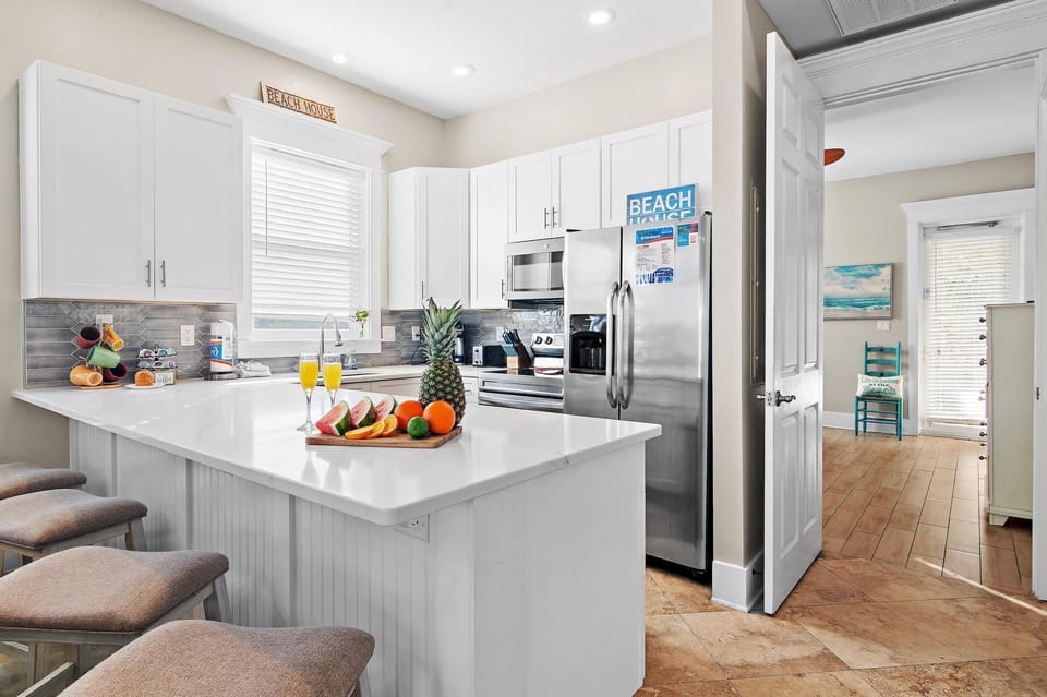 House, Multiple Beds (Miramar Beach Villa 111) | Private kitchen