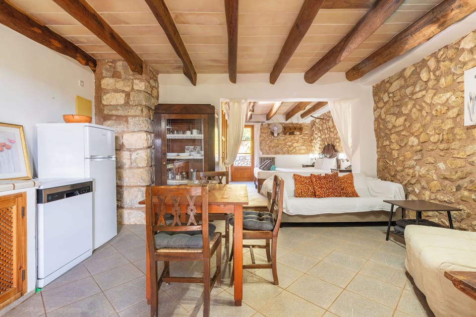 Studio, Terrace, Courtyard View | Living area | 22-inch flat-screen TV with cable channels