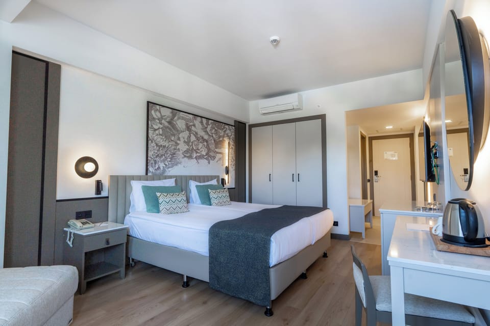 Comfort Double or Twin Room, Garden View | Premium bedding, free minibar items, in-room safe, desk