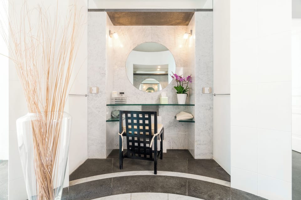 King Suite, Sea View | Bathroom | Combined shower/tub, designer toiletries, hair dryer, bathrobes