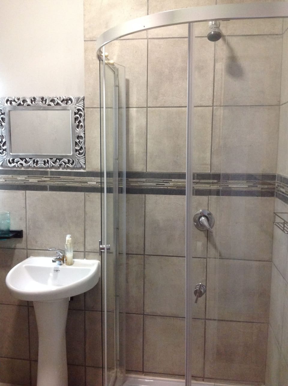 Double Room | Bathroom | Free toiletries, towels