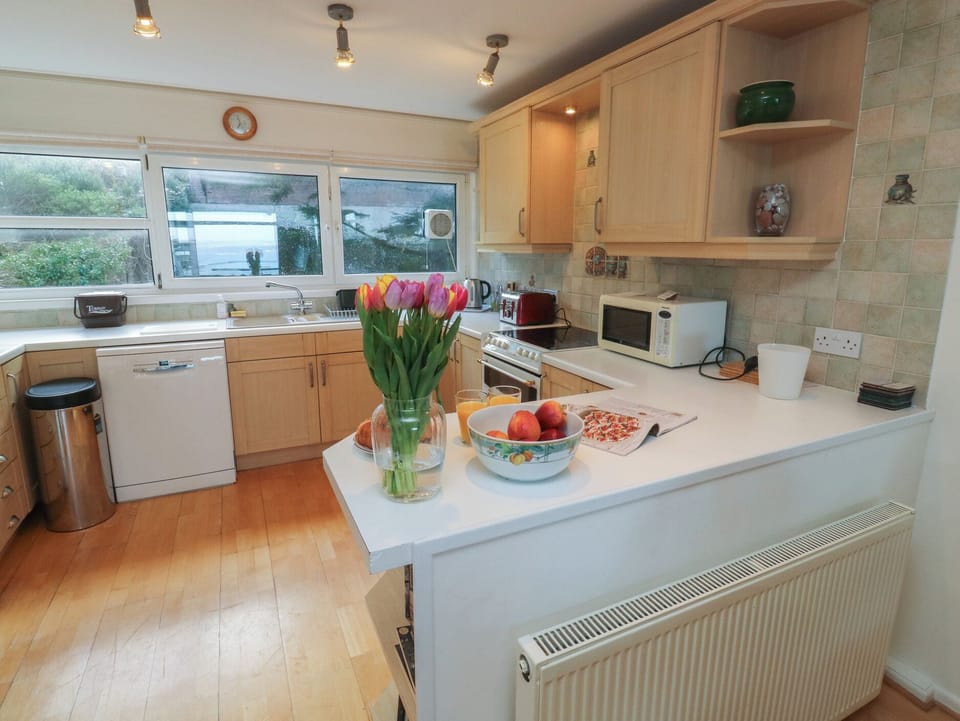 Dishwasher, cookware/dishes/utensils