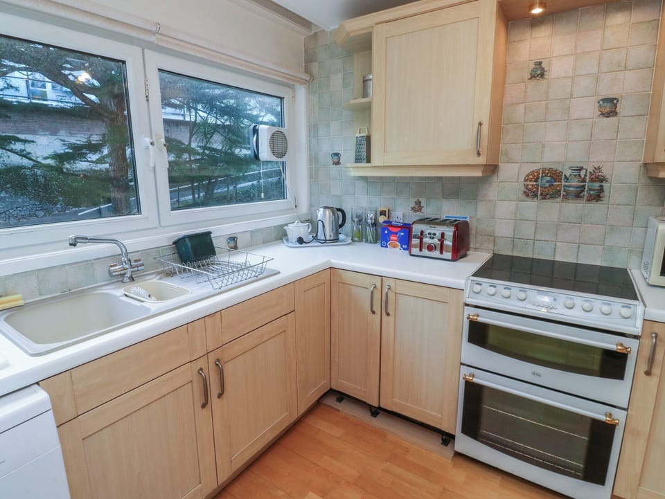 Dishwasher, cookware/dishes/utensils