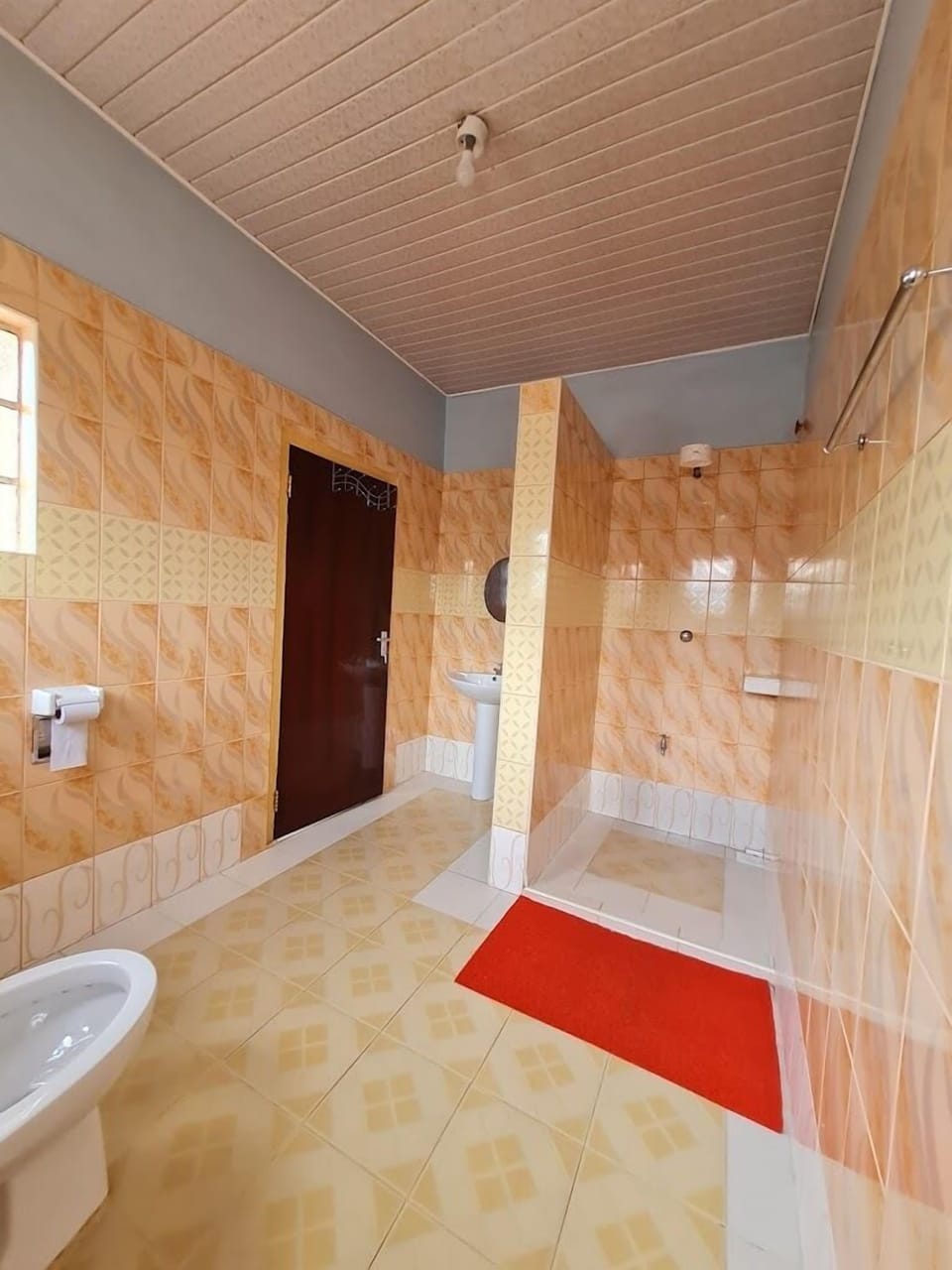 Deluxe Double Room, Garden View | Bathroom | Shower, free toiletries, slippers, towels