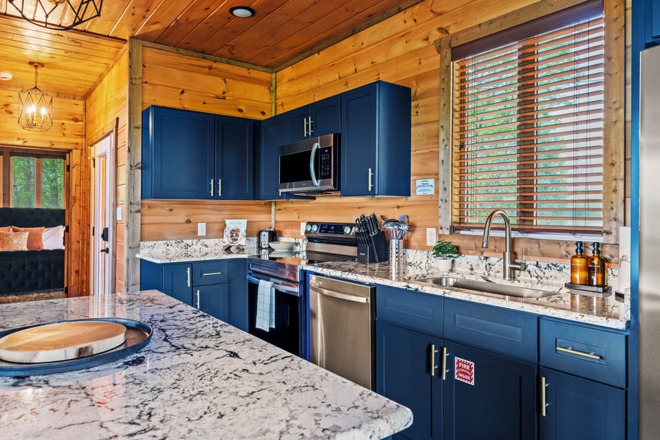 Cook, gather, and share meals effortlessly in a beautifully appointed kitchen! 