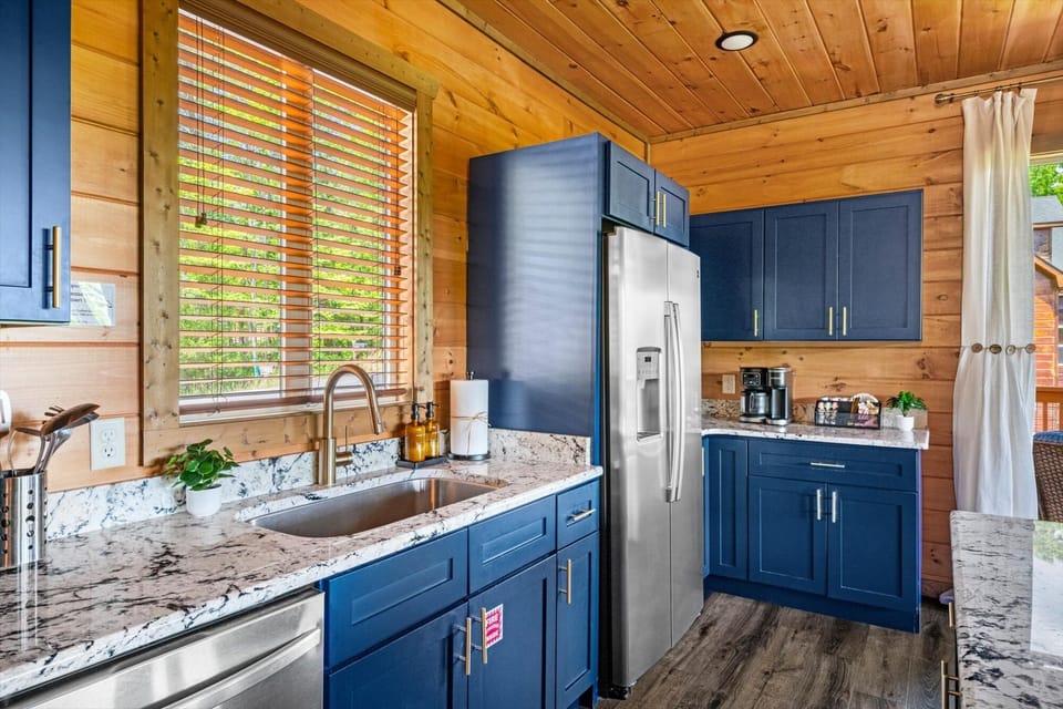 Cook, gather, and share meals effortlessly in a beautifully appointed kitchen! 