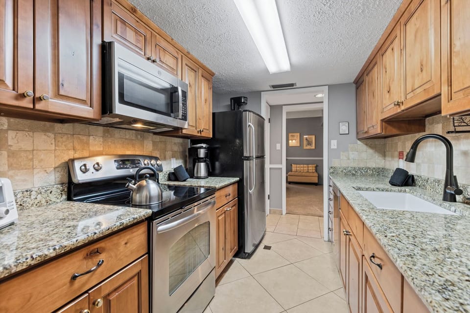 Condo, Multiple Beds, Patio, Garden View (Columbine #301) | Private kitchen | Dining table