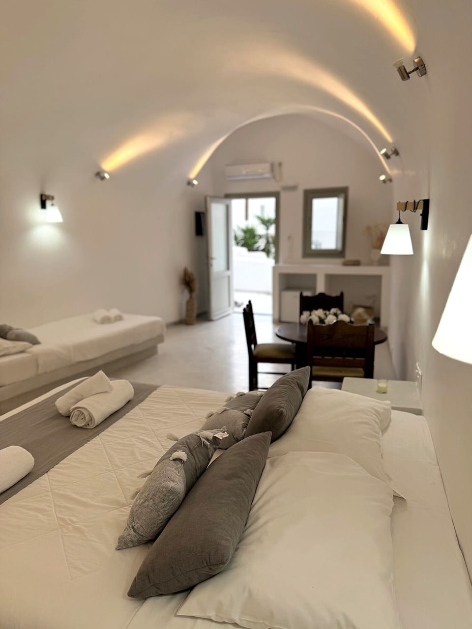 Superior Quadruple Room | In-room safe, desk, blackout drapes, soundproofing